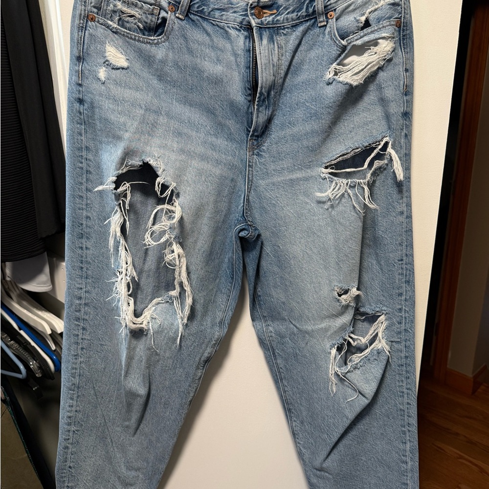American Eagle Outfitters Light Blue Distressed Jeans